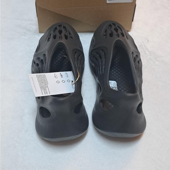 Yeezy Foam Runner (Adidas) Black Onyx - Kids Size 3 - Picture 4 of 8